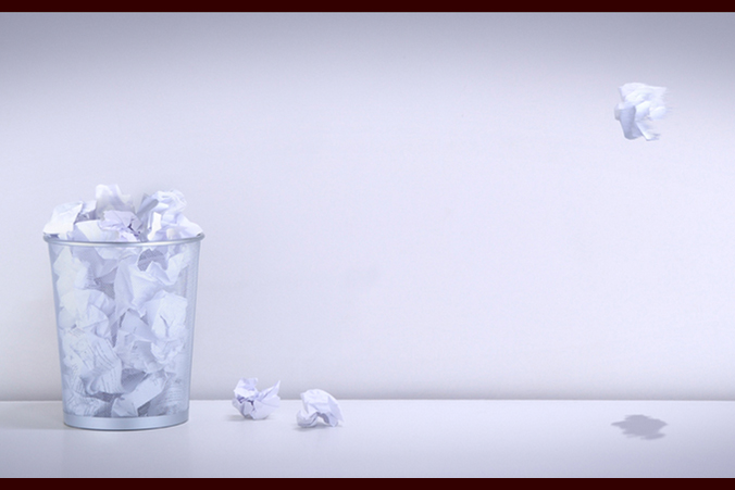 Nature morte corbeille a papier